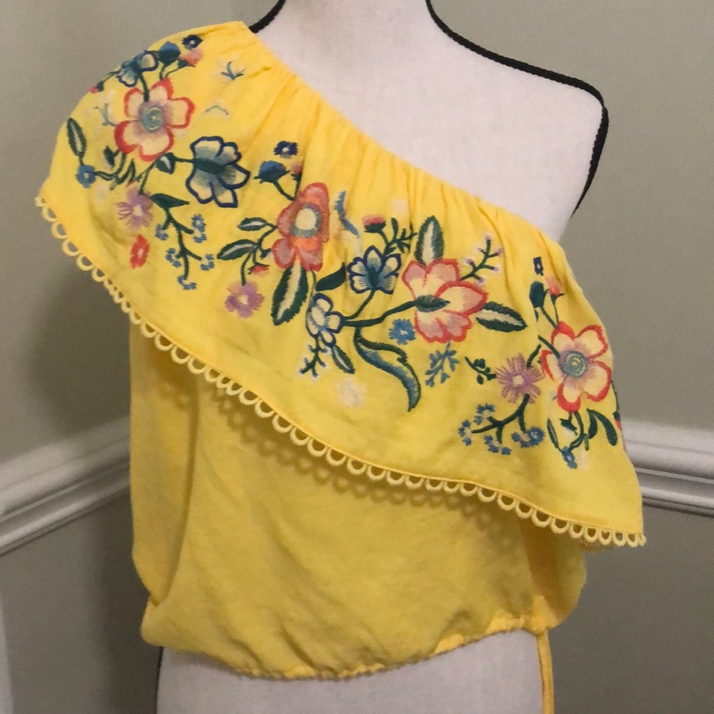 Lulumari yellow embroided one should top Medium
